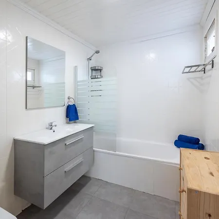 Lava Teneguia, 5 Guests In 2 Bedrooms Puerto del Carmen (Lanzarote)